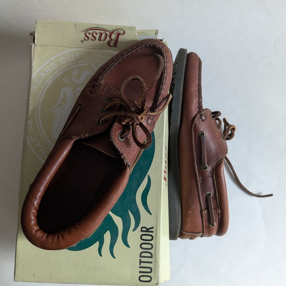 Vintage Bass leather boat shoes with box size 7 Brown Noreaster